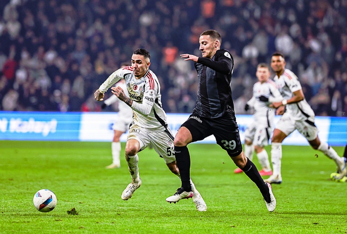 Samsunspor'da Kadro Daralıyor! 19 Futbolcu Ayrıldı, Transfer Yasağı Devam Ediyor
