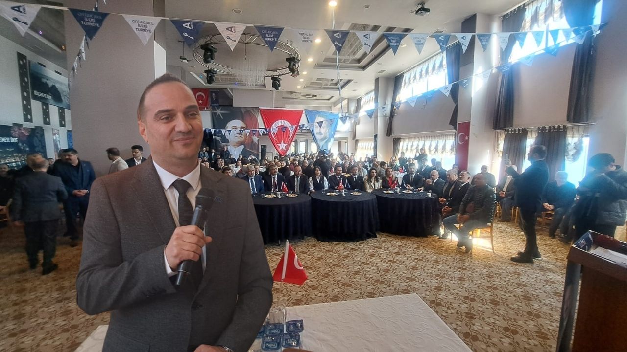 Kurucu Başkandı, İlk Başkan Oldu