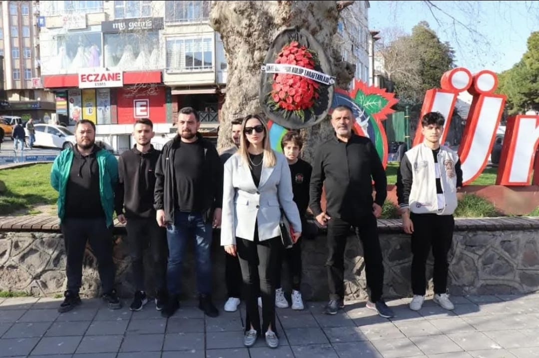 Ünye 1957 Spor Taraftarlarından Siyah Çelenkli Protesto