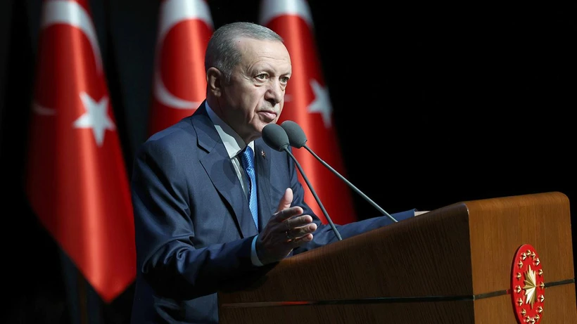 Erdoğan’dan Özgür Özel’e Sert Eleştiri: “Demokrasiyi Şikayetle Savunamazsınız”
