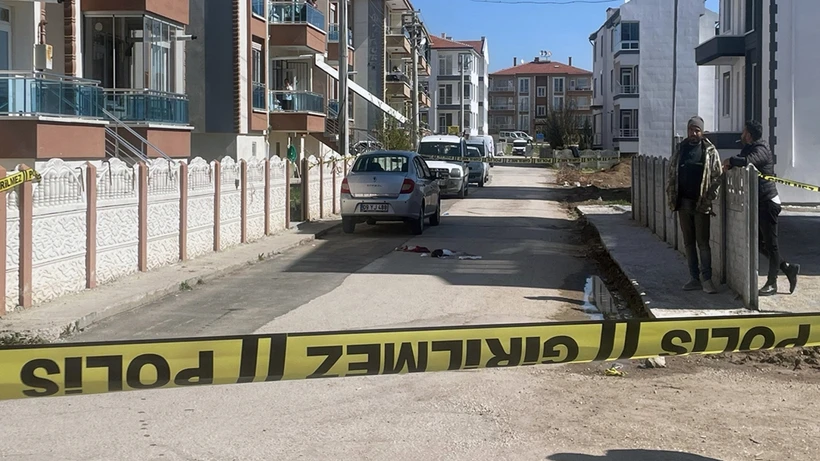 Kadın Cinayetlerine Bir Yenisi Daha: Eşini Vurdu, Kendini De Hedef Aldı