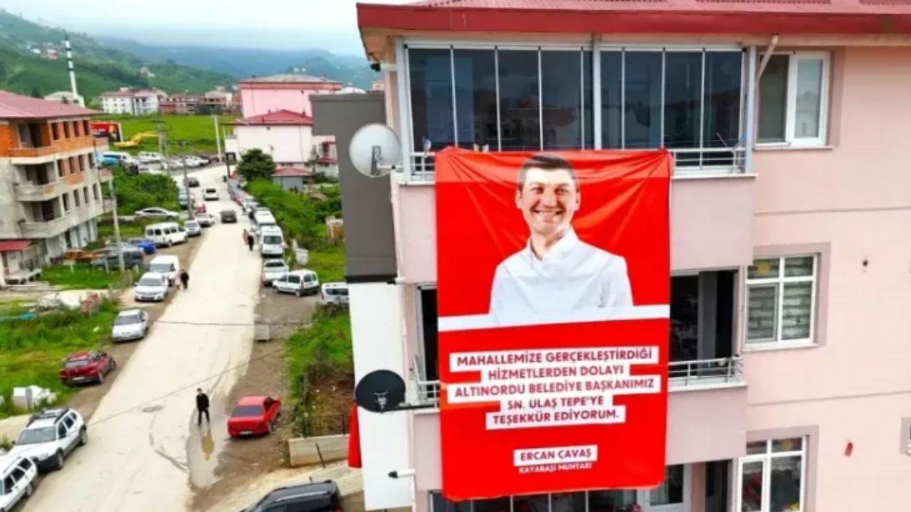 Kayabaşı Mahallesi'nde Başkan Ulaş Tepe’ye Pankartlı Teşekkür