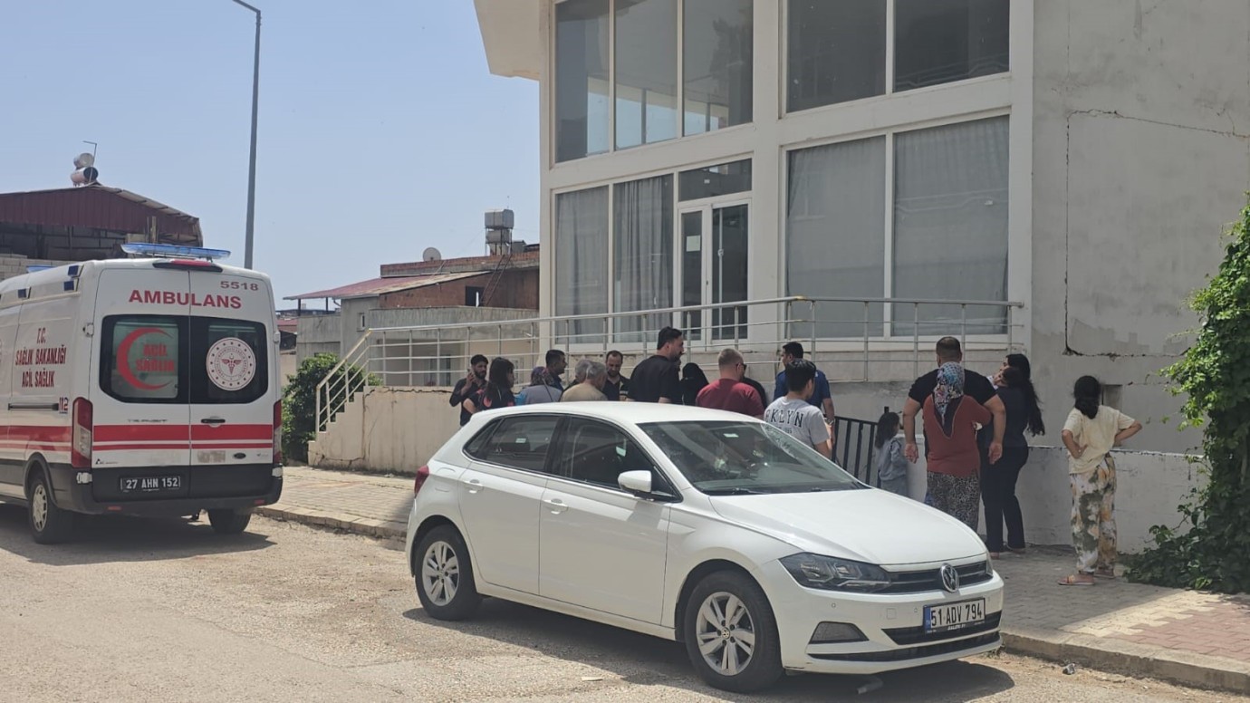 Gaziantep’te Apartman Havalandırmasında Yakılan Ateş Korkuya Neden Oldu