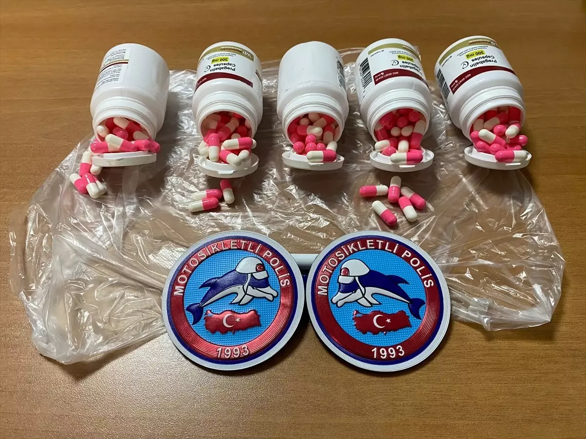 Polis Şüphelendi, 300 Sentetik Hap Ele Geçirildi!