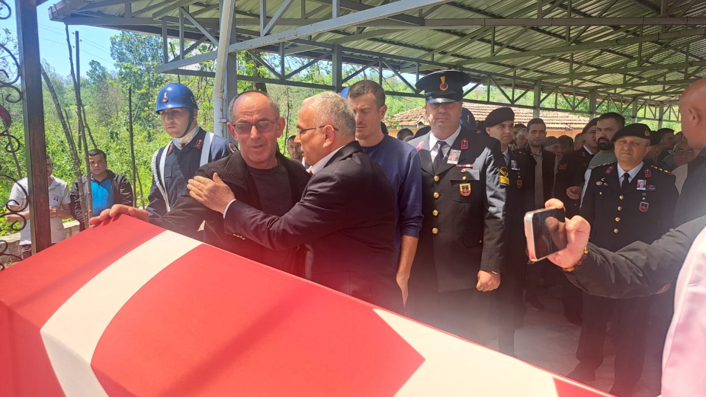 Ünye’de Gözyaşlarıyla Uğurlandı: Astsubay Hakan Fidan Son Yolculuğuna Uğurlandı