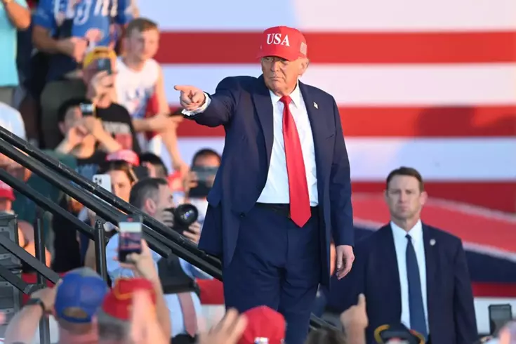 Trump, Vergi İndirimi ve Harcama Kesintisi İçeren Yasa Tasarısını Onayladı
