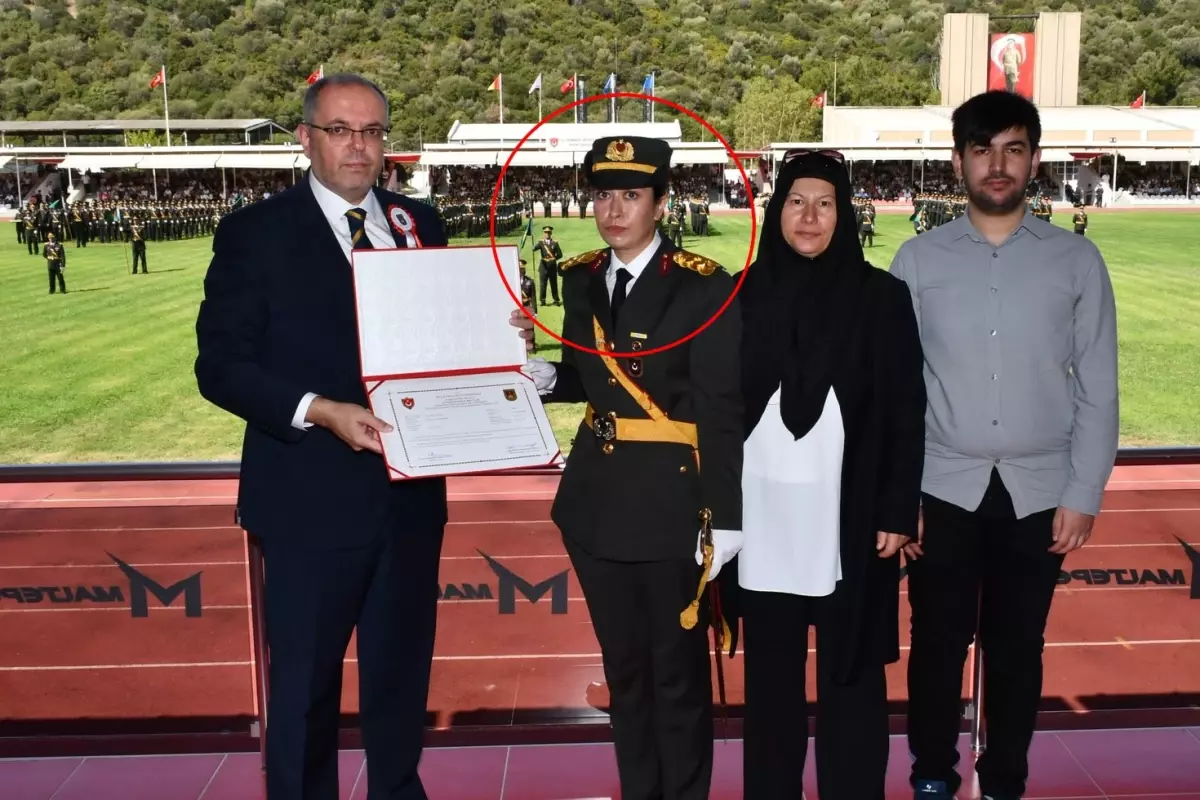Şehit Ömer Halisdemir’in Kızı Elif Nur Halisdemir Teğmen Olarak Mezun Oldu