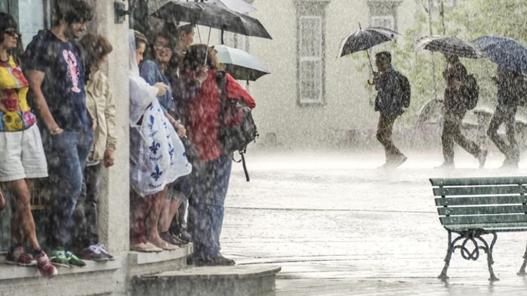 Meteoroloji Bölge Bölge Uyardı: Kuvvetli Yağış, Fırtına ve Toz Taşınımı Geliyor
