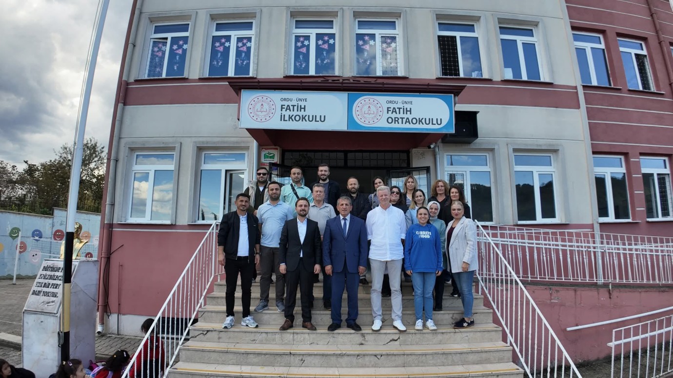 Ünye'de Eğitime 41 Yılını Veren Mustafa Erdoğan Emekliye Ayrılıyor