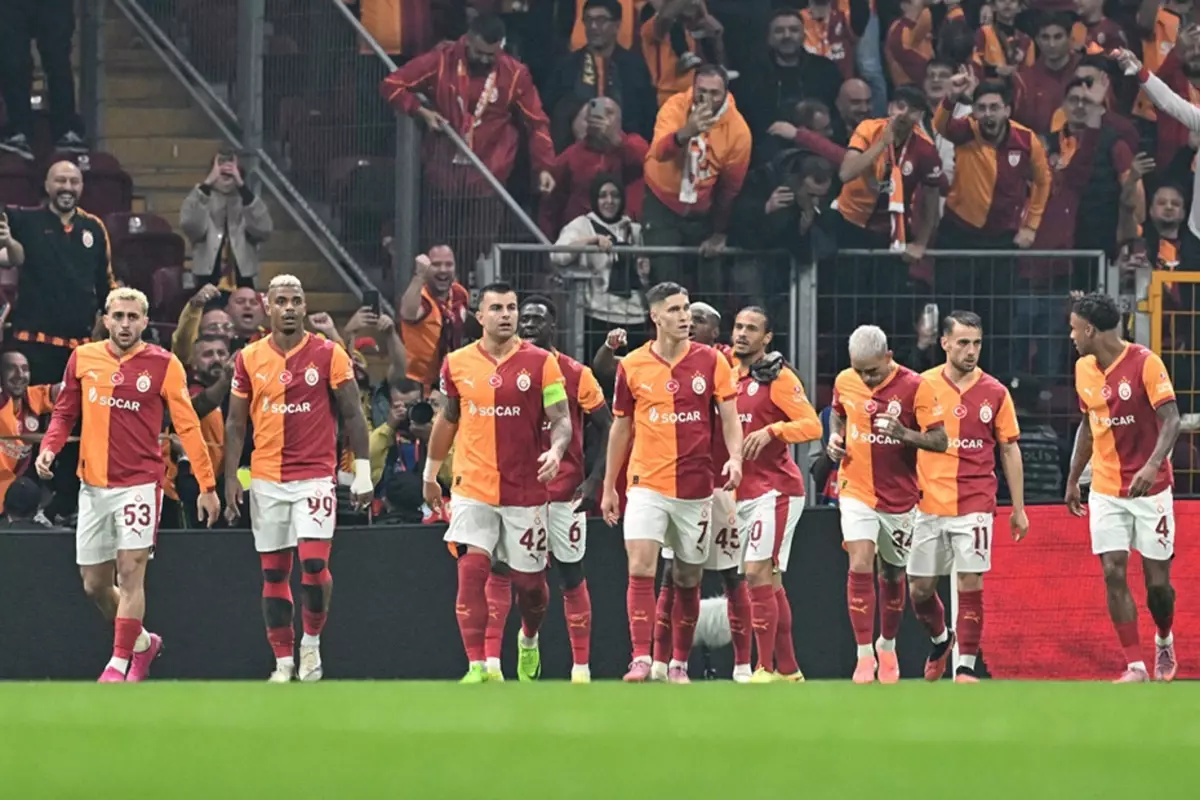 Galatasaray'da Davinson Sanchez Sarı Kart Sınırında