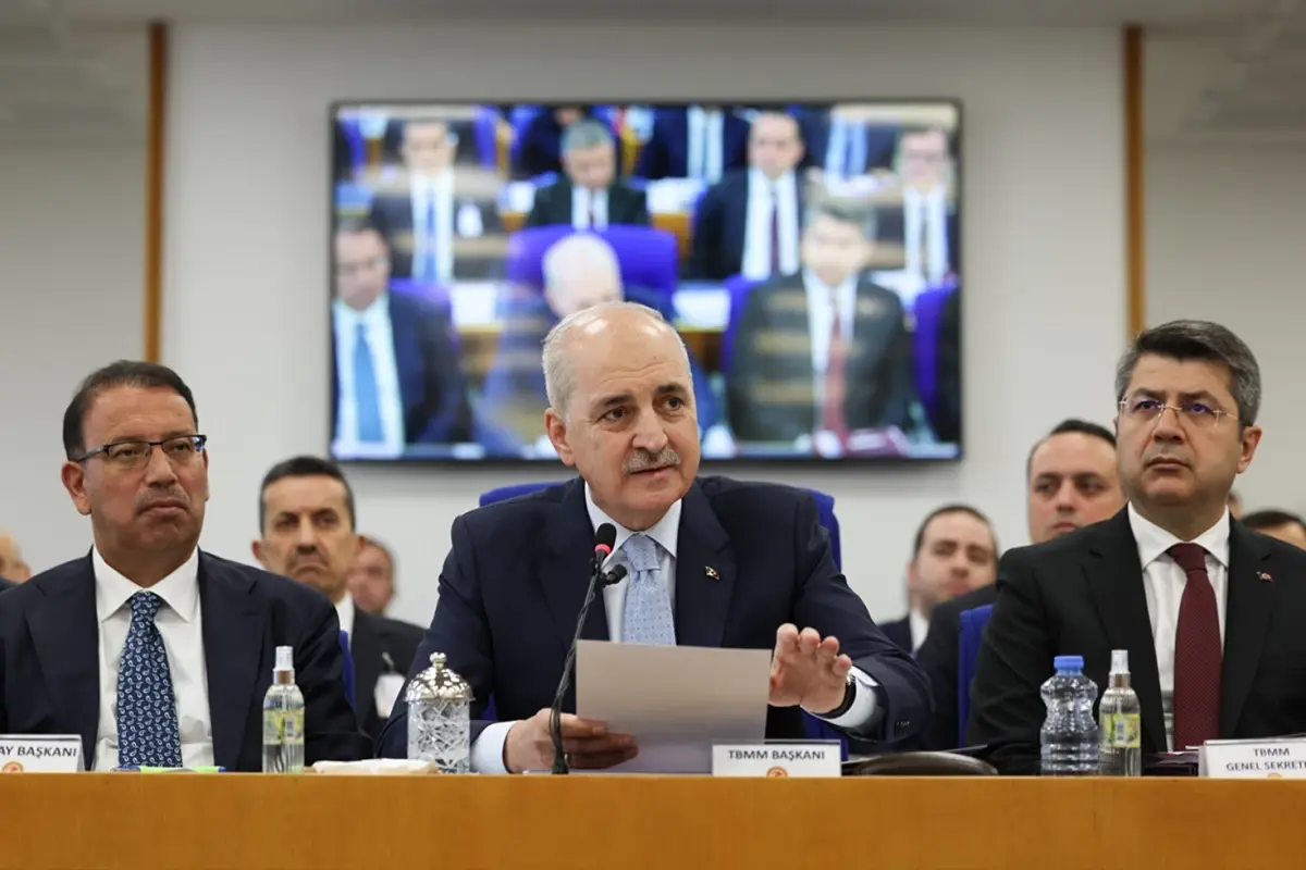 Bütçe Komisyonu'nda Yaşanan Gerginlik: Numan Kurtulmuş Salonu Terk Etti
