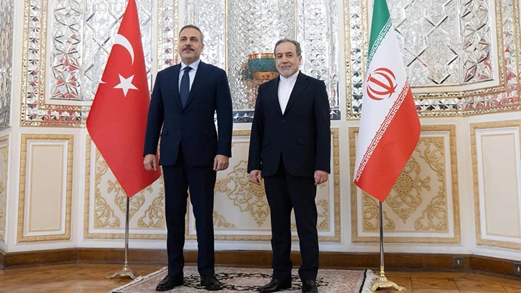 Dışişleri Bakanı Hakan Fidan, Tahran’da İranlı Mevkidaşı Erakçi ile Buluştu