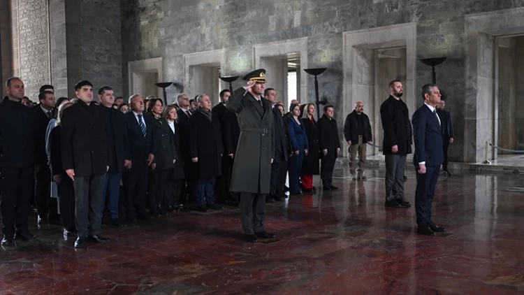 Özgür Özel, Anıtkabir’i Parti Heyetiyle Ziyaret Etti