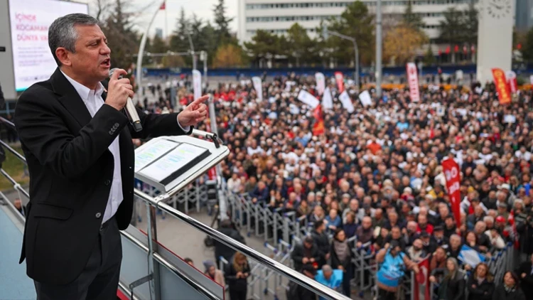 Özgür Özel'den Bütçe Mitinginde Sert Mesaj: “Meclis Meydanlardır”
