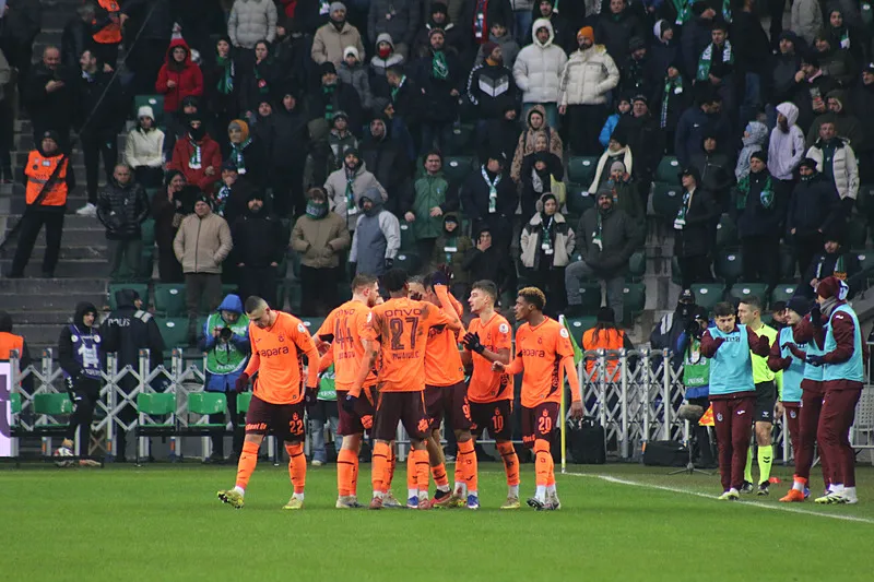 Trabzonspor Zorlu Deplasmandan Galibiyetle Döndü: İki İsim Öne Çıktı