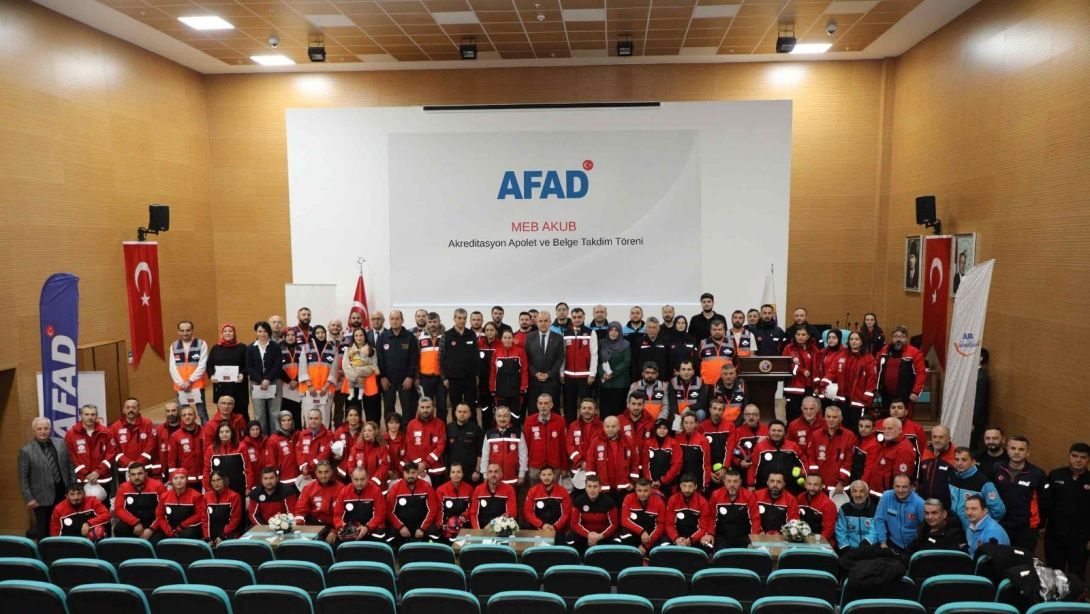 MEB AKUB Ekibine AFAD'dan Akreditasyon Arması