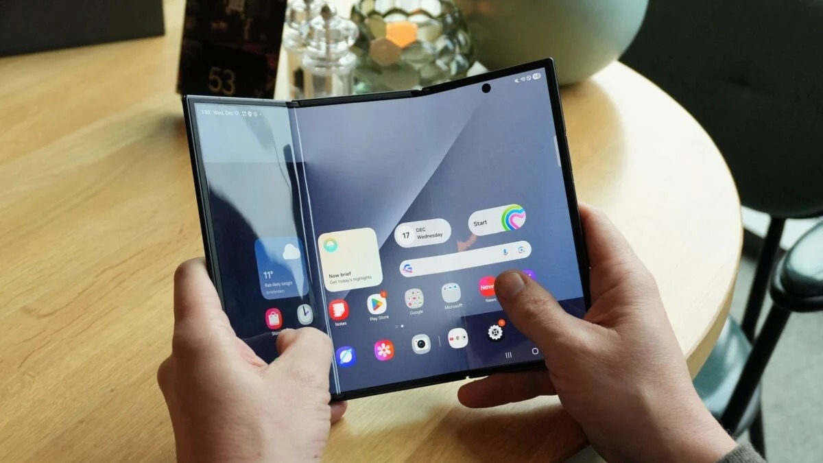 Stokları Tükenen Samsung Galaxy Z TriFold Ekran Sorunlarıyla Gündemde