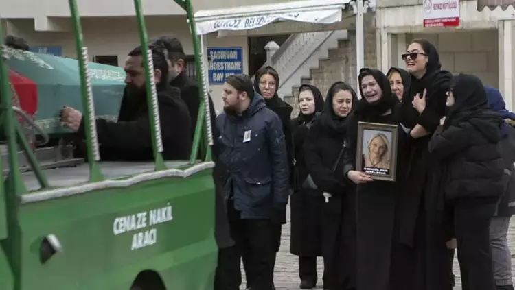 Arka Sokaklar’da Duygusal Anlar Yeni Bölümde Ekrana Gelecek