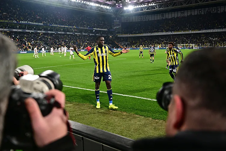 Fenerbahçe’nin Son Golünde Ofsayt Tartışması: Ahmet Çakar Pozisyonu Değerlendirdi