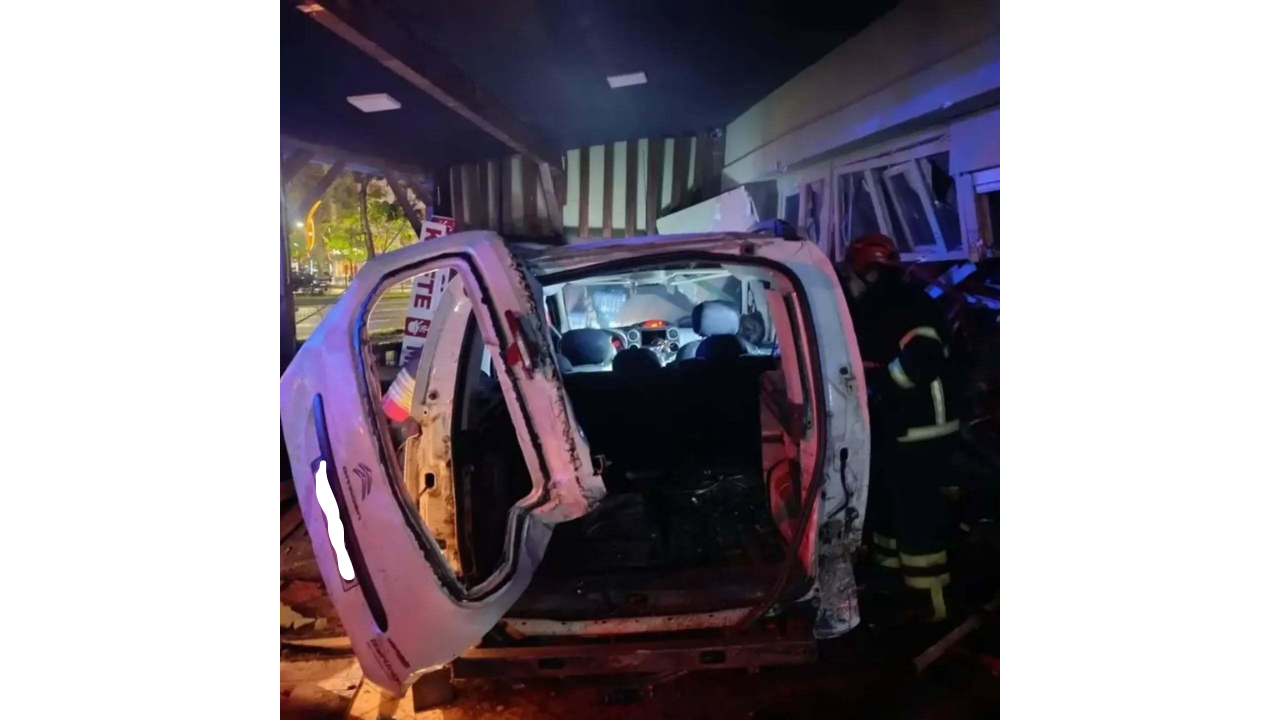 Ordu’da Kontrolden Çıkan Araç İş Yerine Daldı 2 Kişi Yaralandı