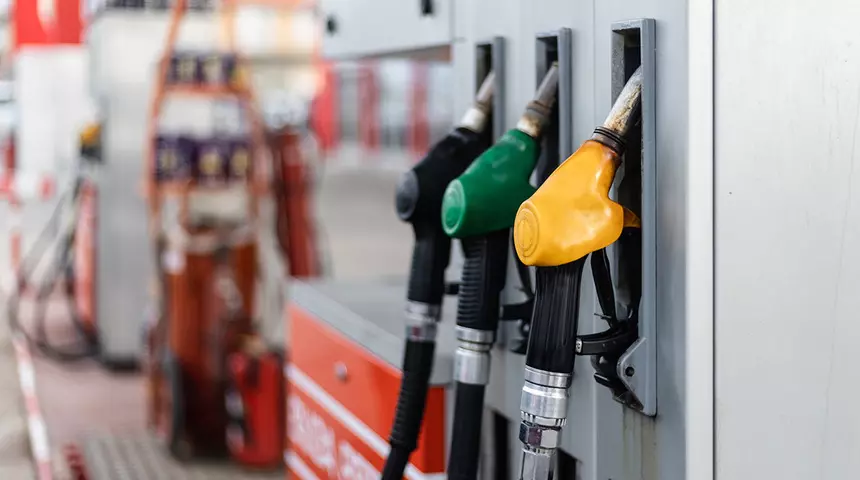 Motorine Gece Yarısı İndirim Geldi İşte 9 Mayıs 2026 Güncel Akaryakıt Fiyatları