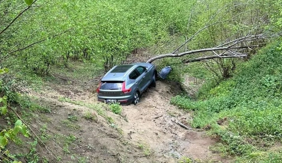 Gölköy’de Araç Şarampole Uçtu Maddi Hasar Oluştu