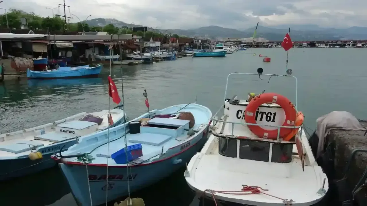 Kıyı Balıkçıları Deniz Suyunun Isınmasını Bekliyor