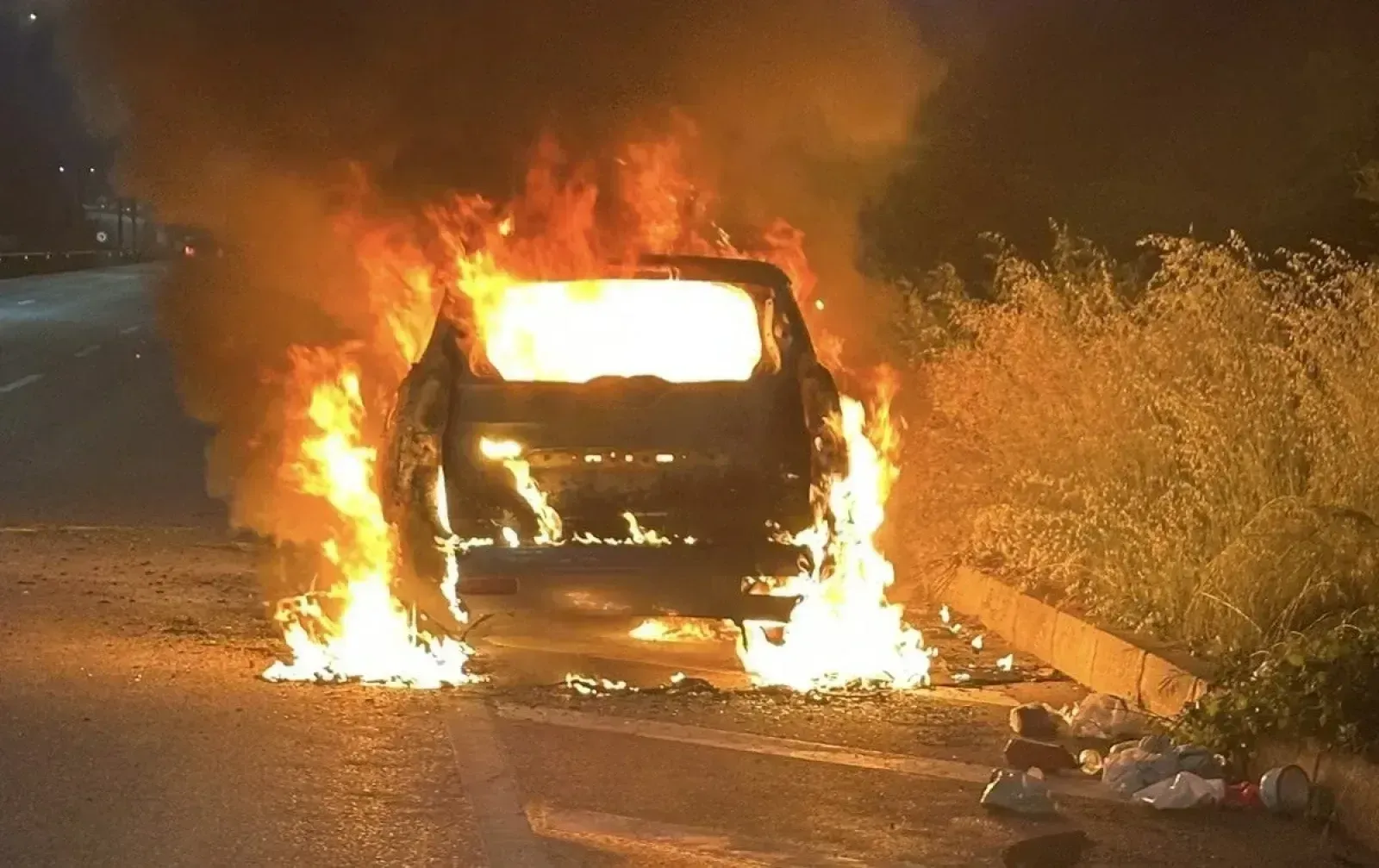 Samsun’da Bayram Yolculuğu Faciası: Alev Alan Otomobilden 5 Kişilik Aile Son Anda Kurtuldu