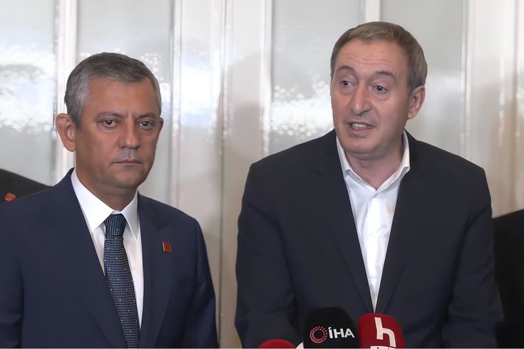TBMM’de Özgür Özel’e İlk Ziyaret DEM Parti’den: “Demokrasi Ayıbı”