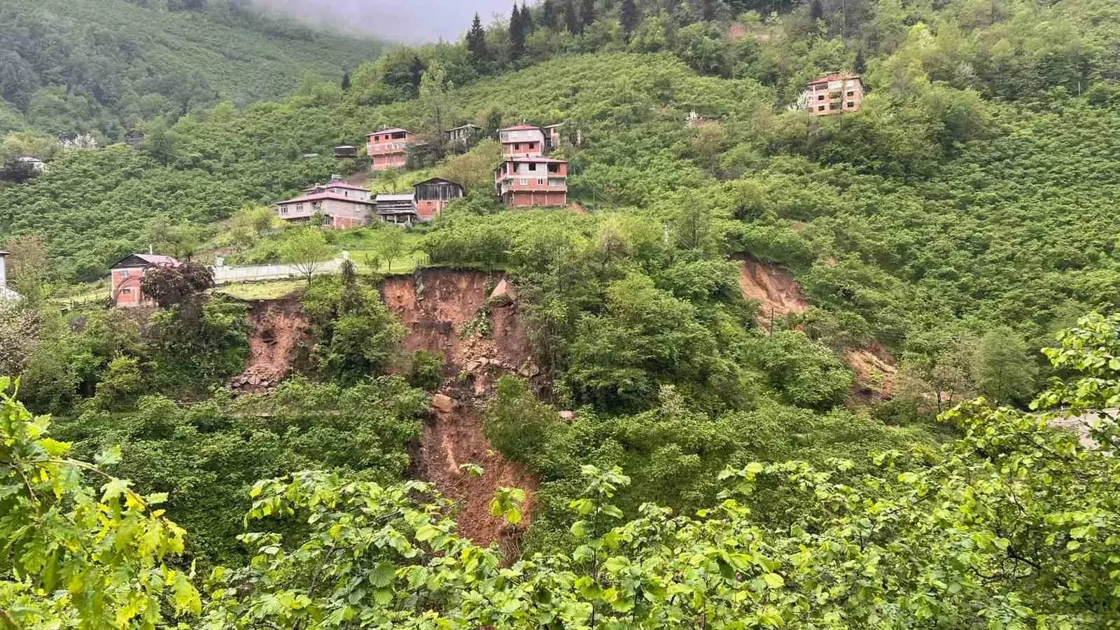 Giresun’da Heyelan Nedeniyle 33 Konut Tahliye Edildi