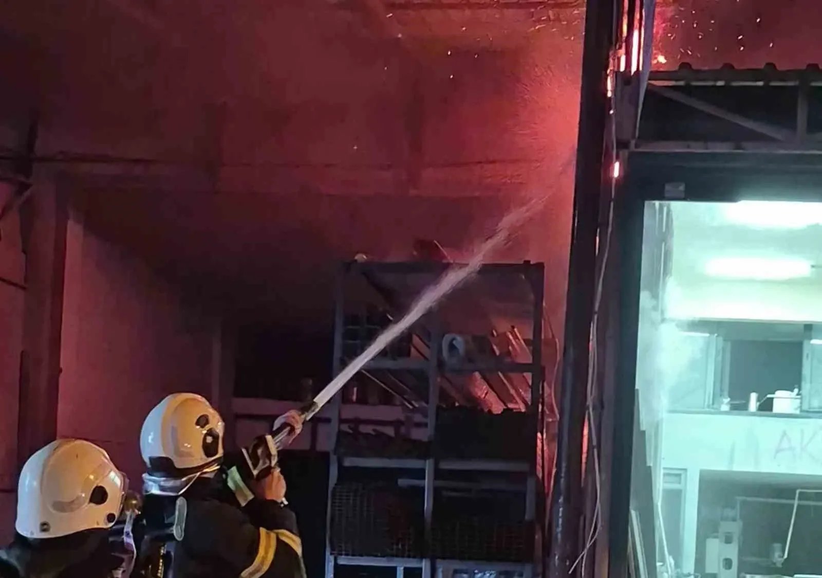 Ünye Sanayi Sitesinde Çıkan Yangın İtfaiyenin Müdahalesiyle Söndürüldü