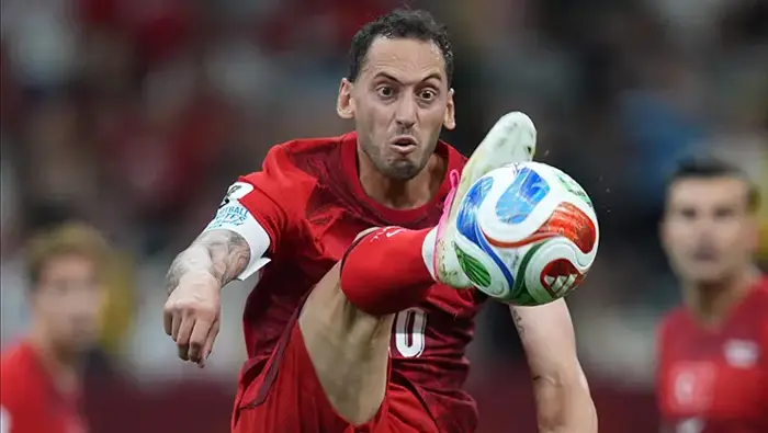 Hakan Çalhanoğlu İle Avustralyalı Gazeteci Arasında Dikkat Çeken Diyalog