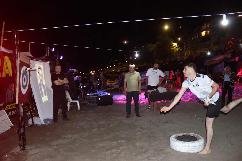 Ünye'de Mısır Kesmüğü Dart Yarışması İlgi Gördü! Sahil Şenliğinde Renkli Anlar