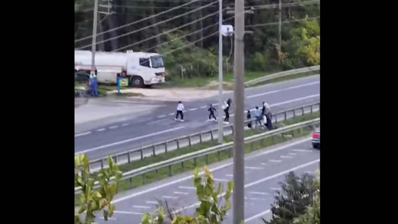 Ünye’de Ölümle Burun Buruna Geçiş! Mahalleli İsyanda: “Çocuklarımız Okula Giderken Canını Riske Atıyor”