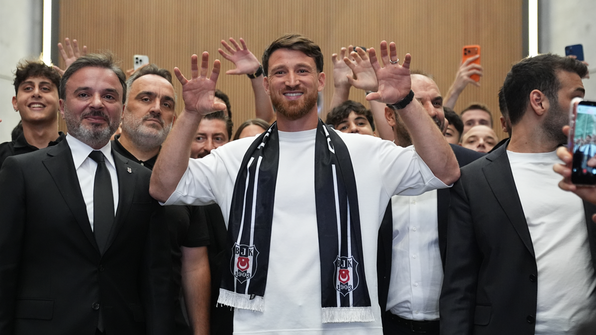 Salih Özcan İstanbul'a Geldi! Beşiktaş'tan İlk Mesaj: 