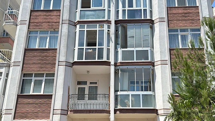 Samsun'da Evden Yayılan Koku Gerçeği Ortaya Çıkardı! Ablasının Cenazesiyle Günlerce Aynı Evde Kaldı