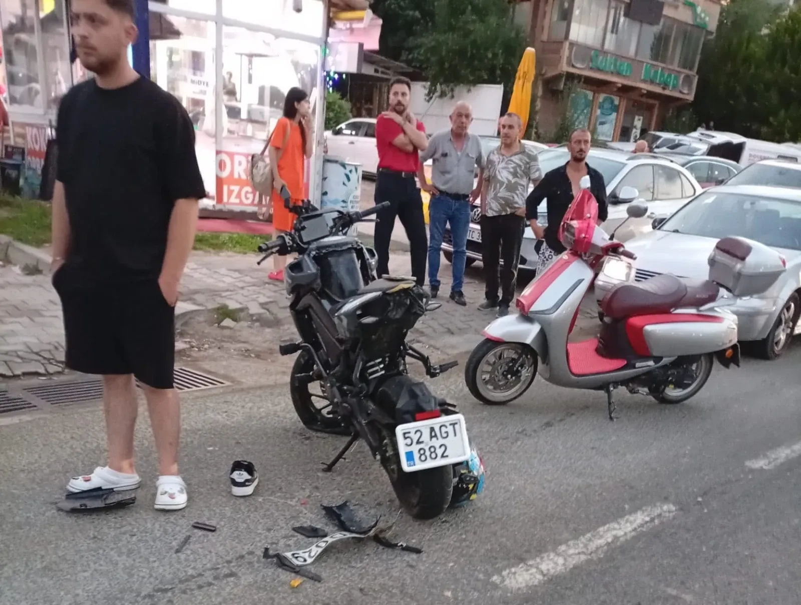Ordu'da Otomobile Arkadan Çarpan Motosikletteki 2 Kişi Yaralandı