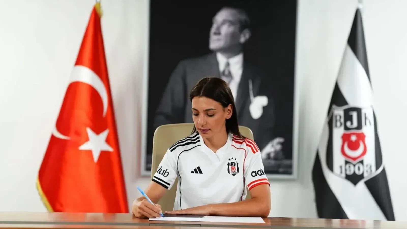 Ordulu Milli Kaleci İrem Damla Şahin Beşiktaş İle Sözleşmesini Uzattı