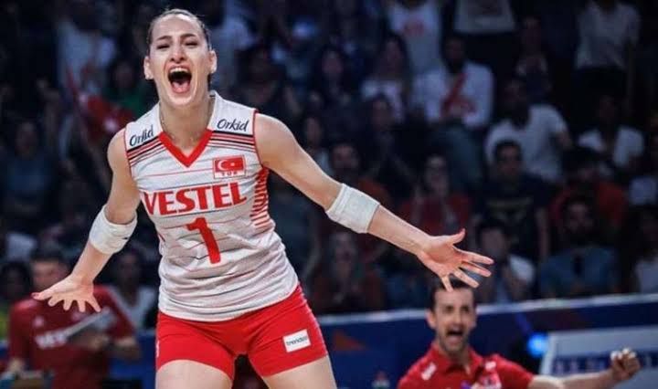 Gizem Örge'den Kanada Maçı Öncesi Mesaj! 
