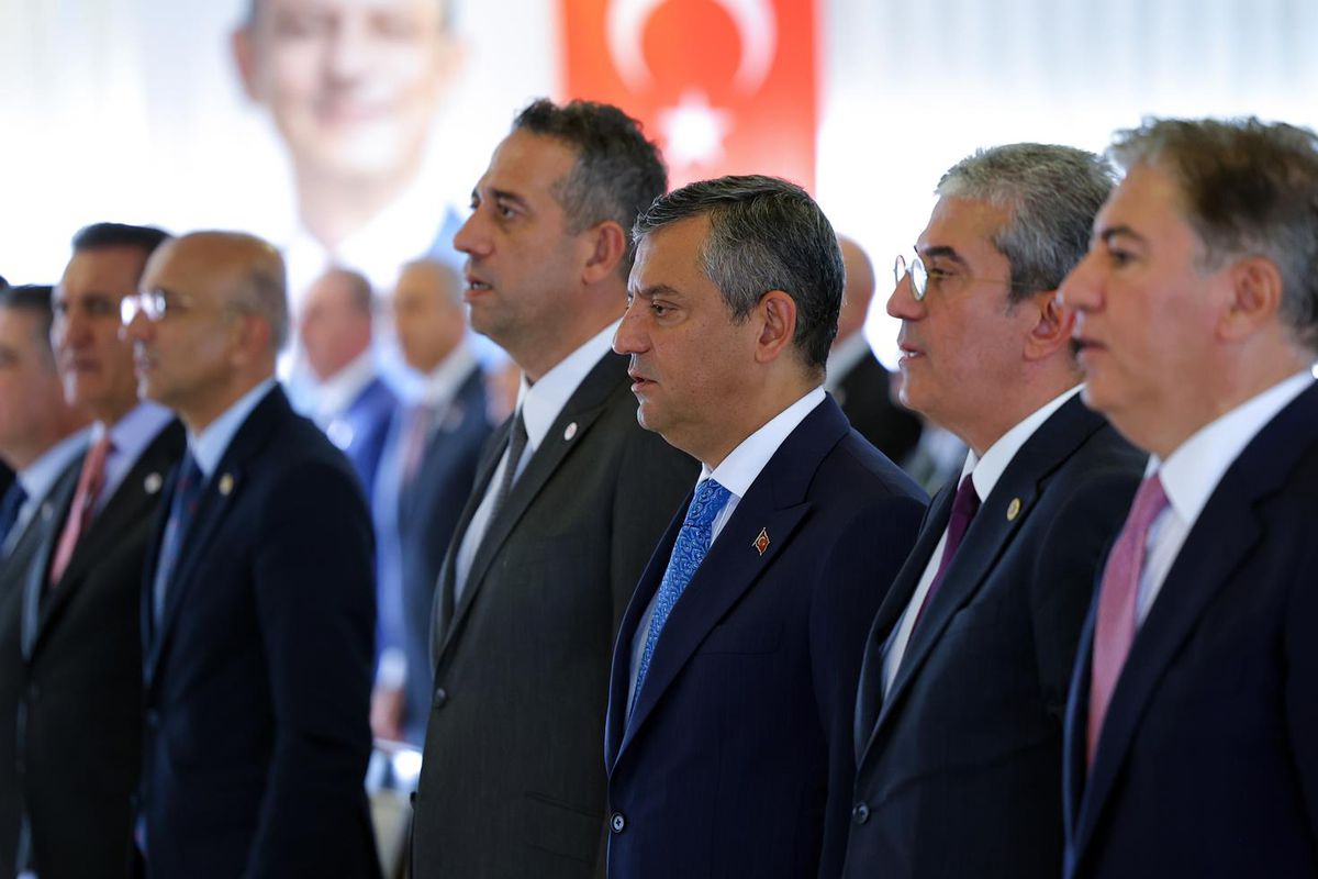 Özgür Özel A Takımını Belirledi! Yeni Parti MYK Listesi Belli Oldu