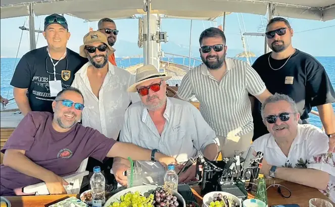 Ata Demirer Dostlarıyla Göcek’te Tekne Keyfi Yaptı