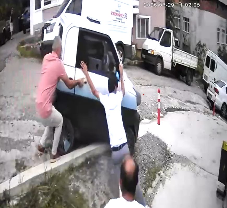 Ordu'da Kontrolden Çıkan Aracı Vatandaşlar Son Anda Kurtardı