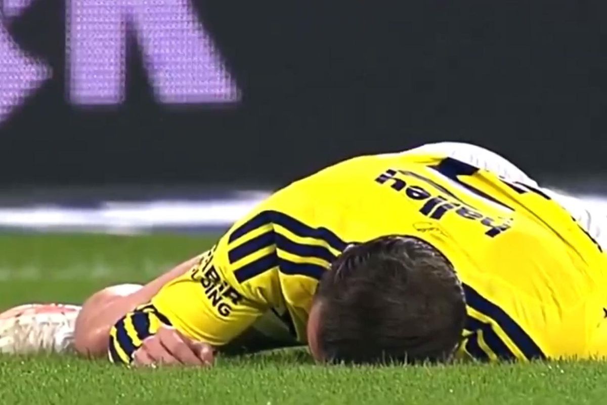 Kerem Aktürkoğlu’na Ne Oldu? Sedyeyle Çıktı, Fenerbahçe’den İlk Açıklama Geldi