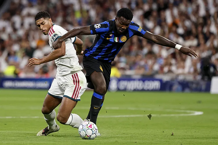 Real Madrid Inter'i 2-1 Mağlup Etti: Arda Güler Ödülünü Luis Figo'dan Aldı
