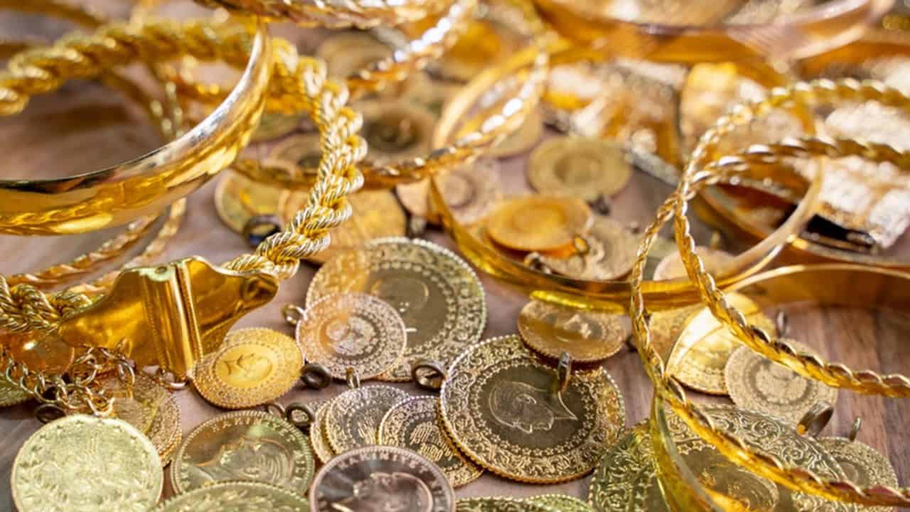 Altın Fiyatlarında Sert Dalgalanma: Gram Altın 3 Bin 31 Lirayı Aştı, Gözler Yarınki Verilerde
